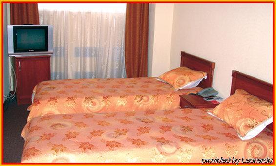 Sun Light Hotel Charkiw Zimmer foto
