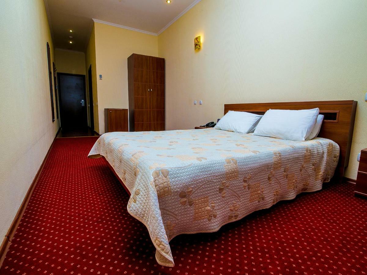 Sun Light Hotel Charkiw Exterior foto